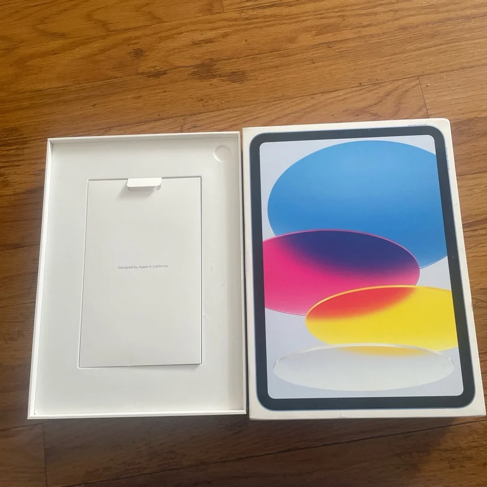 Apple Blue iPad with Charger and Cable - Picture 5 of 5